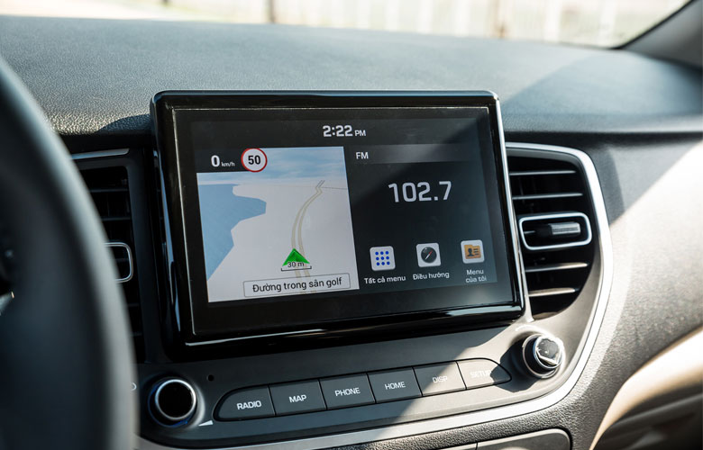 Màn hình cảm ứng 8 inch là trang bị tiện nghi nổi bật của Hyundai Accent
