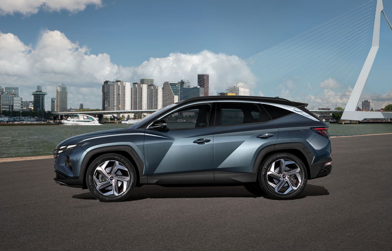 Thân xe Hyundai Tucson gây ấn tượng mạnh bởi thân hình rắn chắc